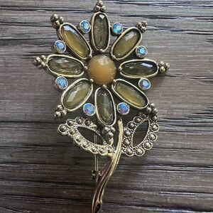 Elegant Gold tone Floral Brooch